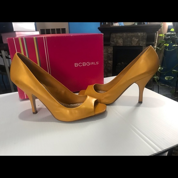 BCBGirls ARIEL Yellow Opalescent Peep Toe Heels - Picture 4 of 7
